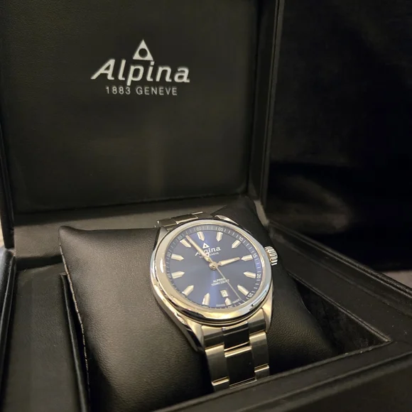 Alpina Alpiner Quartz Watch 42mm - Picture 8 of 12